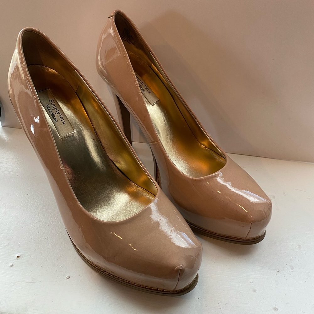 Simply Vera Vera Wang nude heels size 8